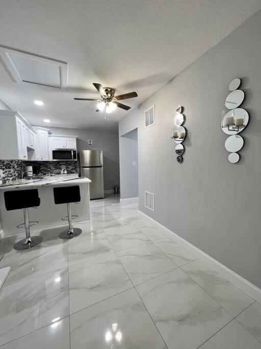 Grey Novo Studio + Free-Parking&Wifi Tampa Exterior photo